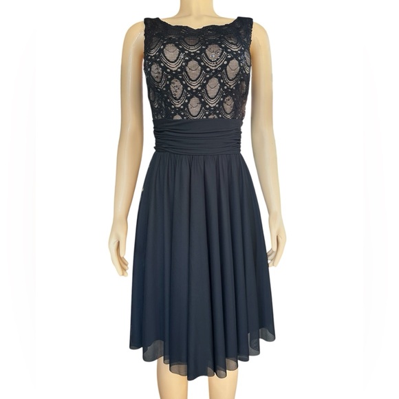 Elegant Sleeveless Black Lace Boatneck Evening Dress - Picture 1 of 11